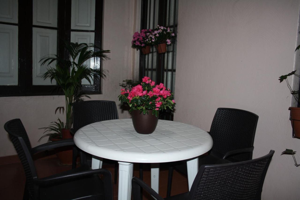 Pension Colmenero Barcelona Bagian luar foto