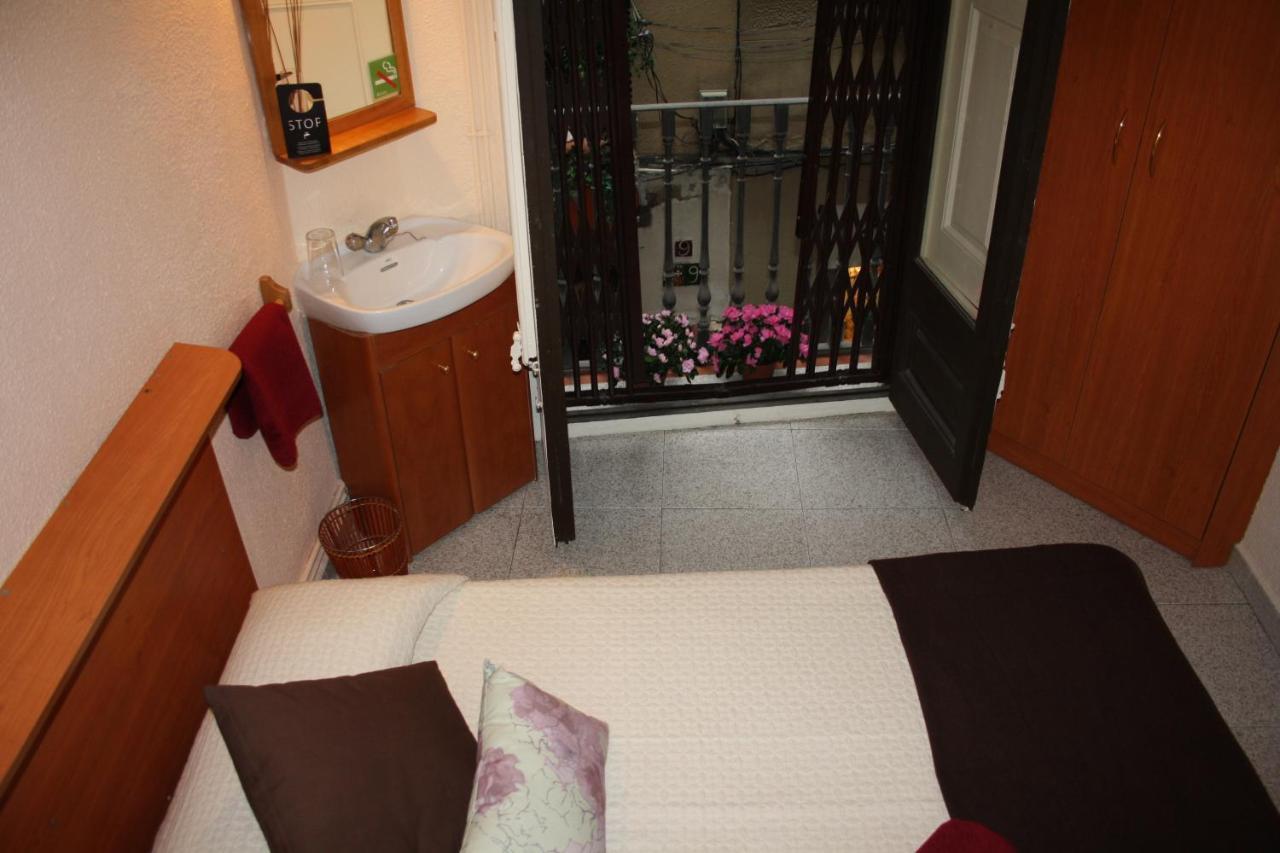 Pension Colmenero Barcelona Ruang foto